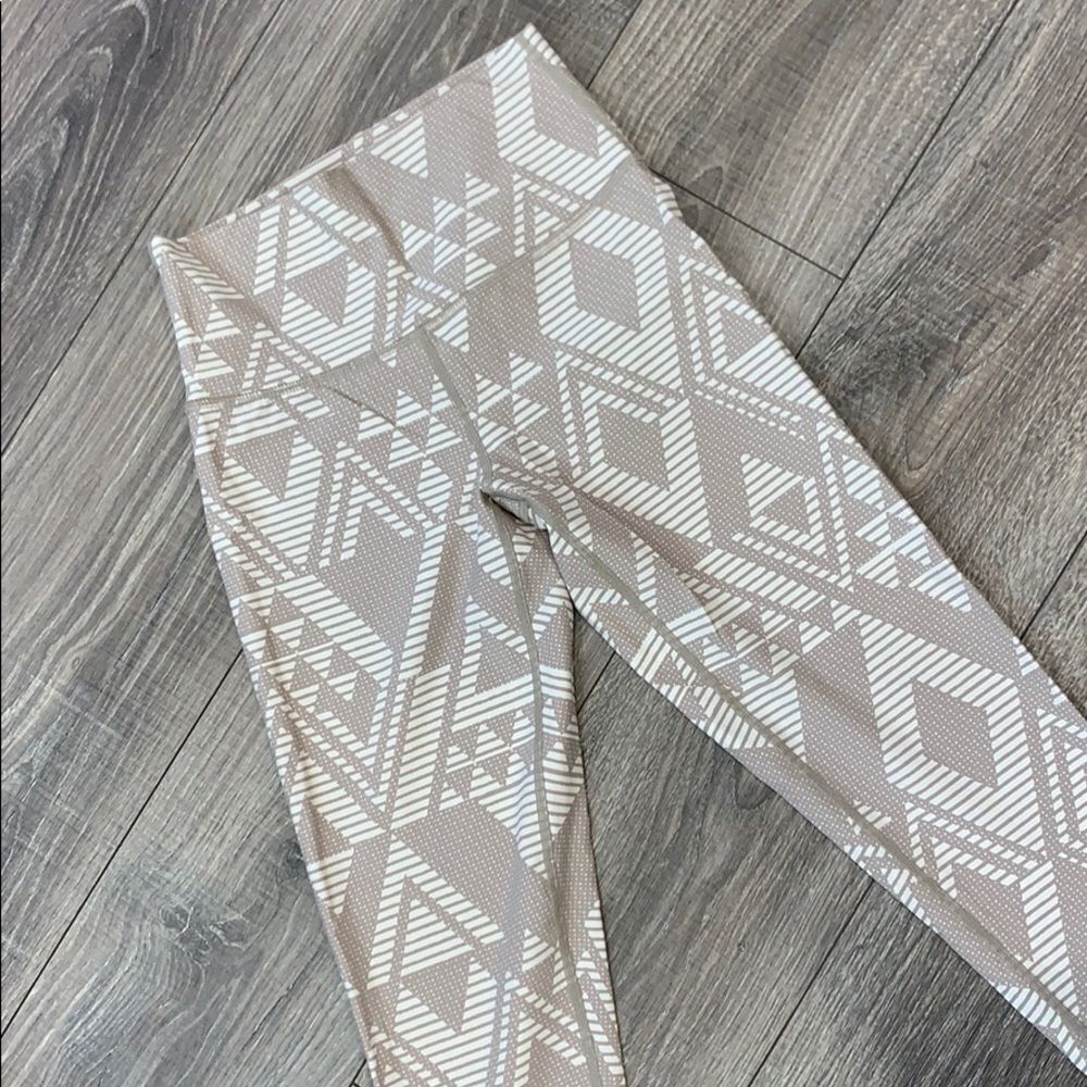 Aerie Cream & Taupe Print Leggings